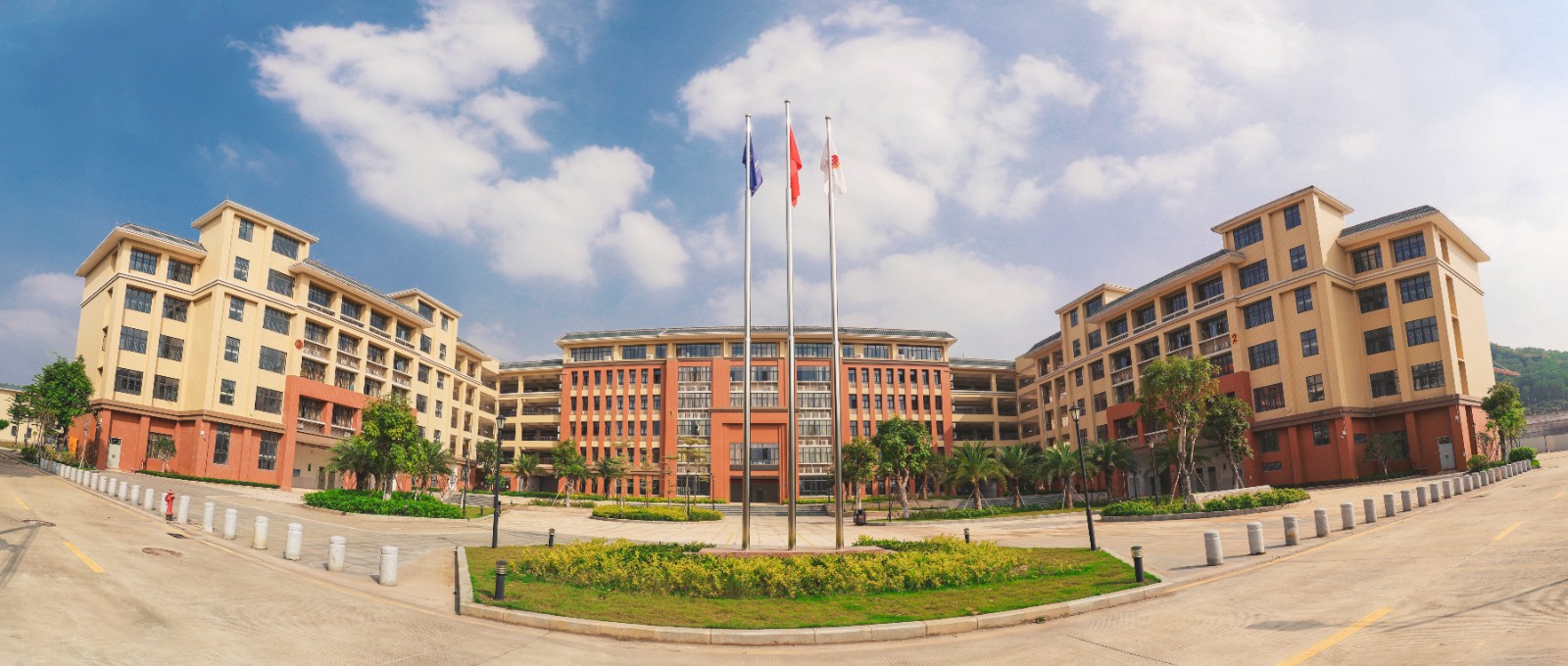 教学楼全景图.jpg